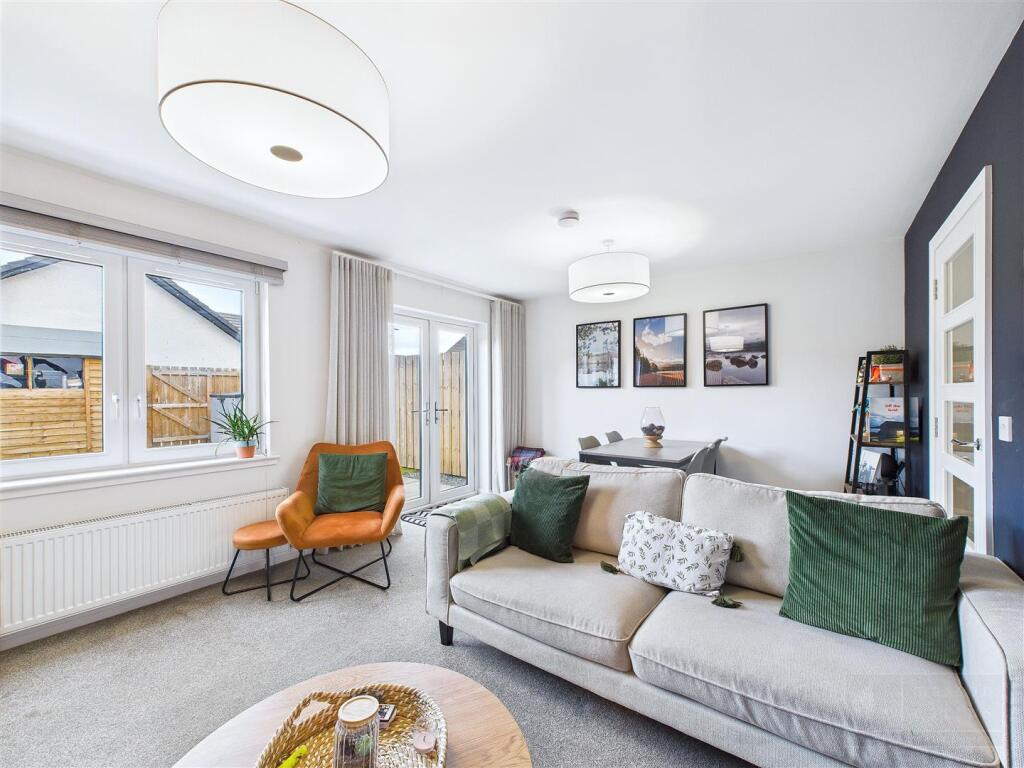 Sitting Room &amp; Dining Area