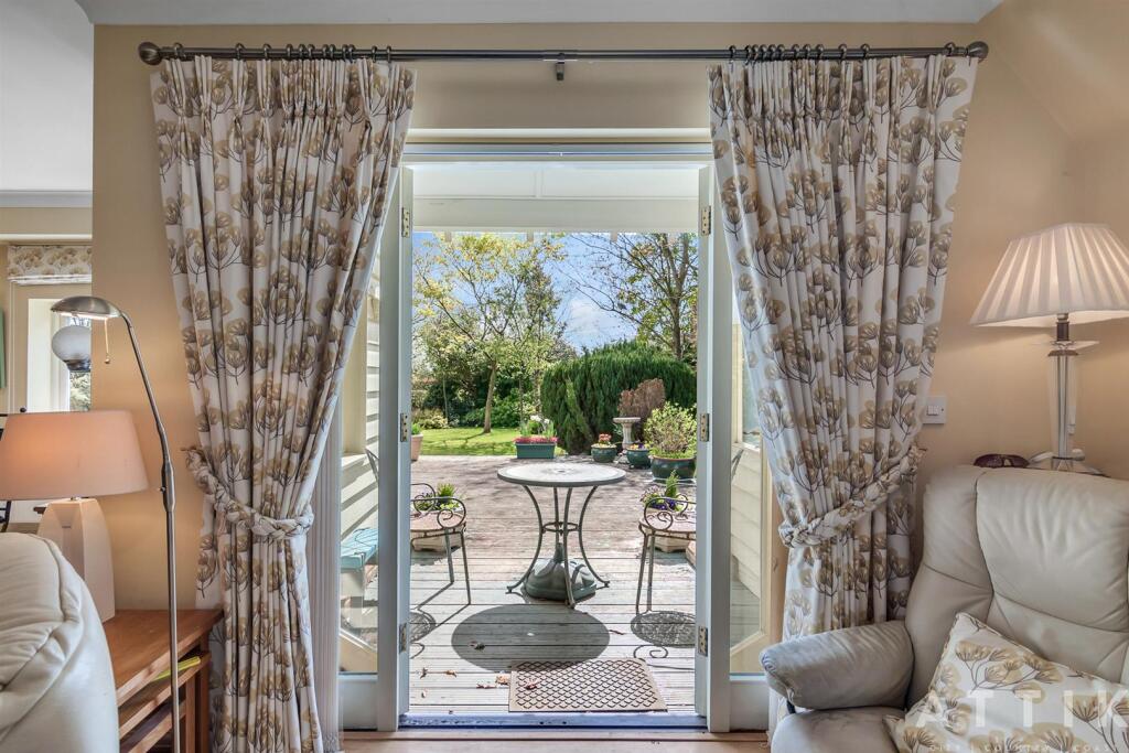 2 Hanbury Close, Halesworth IP19 8DG (43).jpg