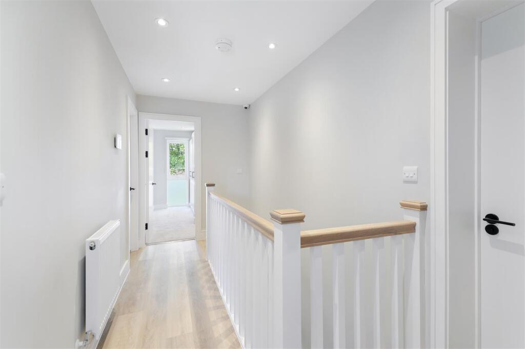 DEANS CLOSE,18-103.jpg