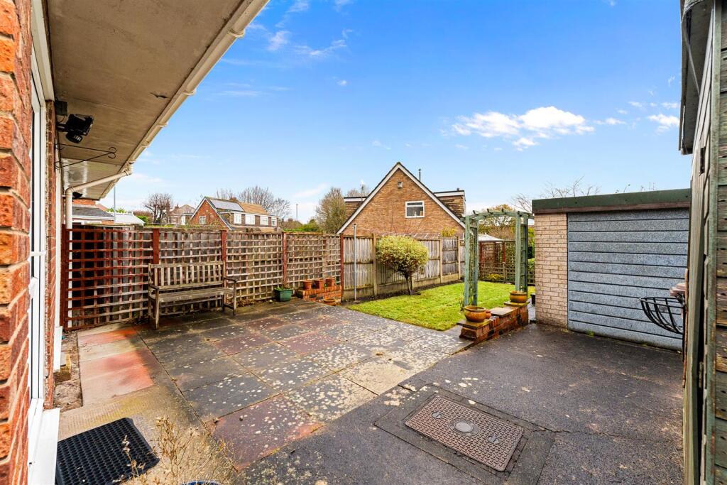 22 HAWTHORNE DRIVE-6.jpg