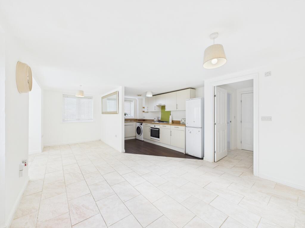 CAM02909G0-PR0377-STILL006