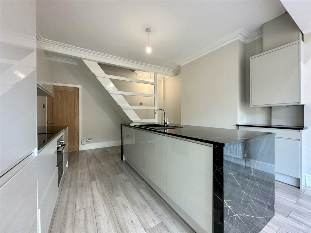 Kitchen Area Aspect 2
