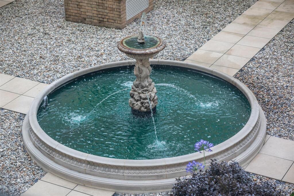 Piazza Water fountain