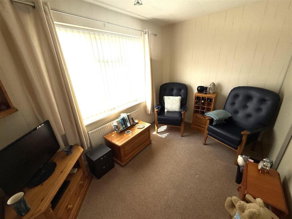 bed 2.jpg