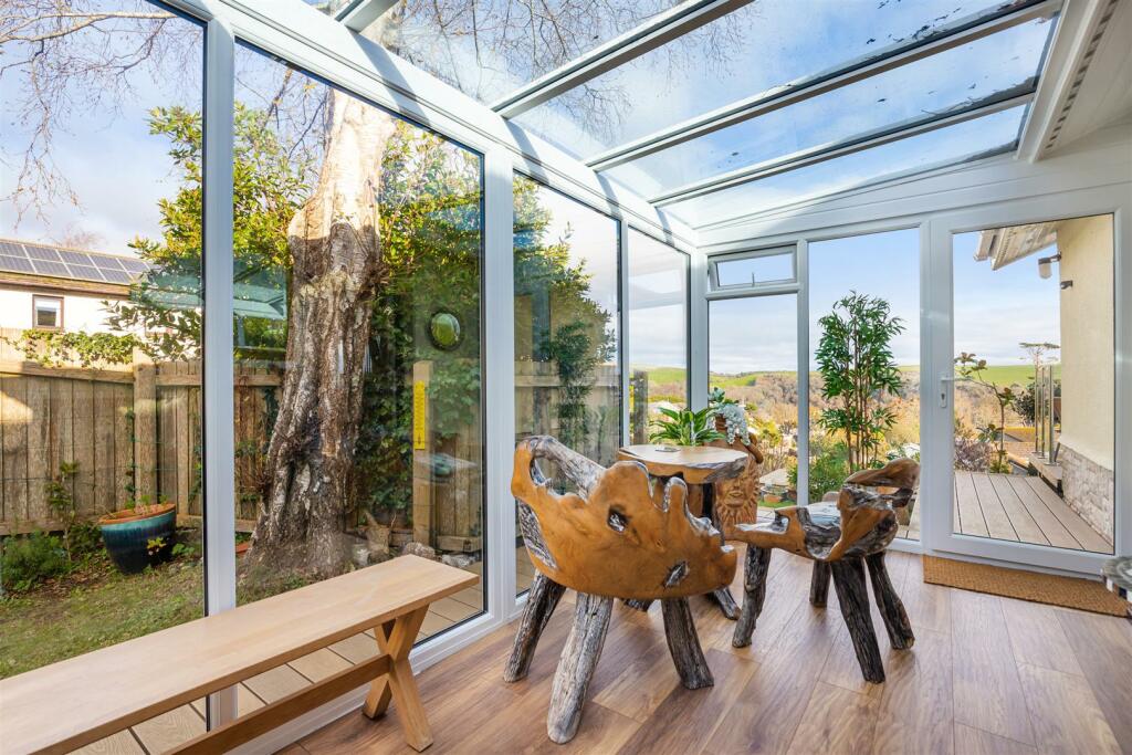 A10 - Lawnbank 1 Thurlestone Gardens Dartmouth - 2