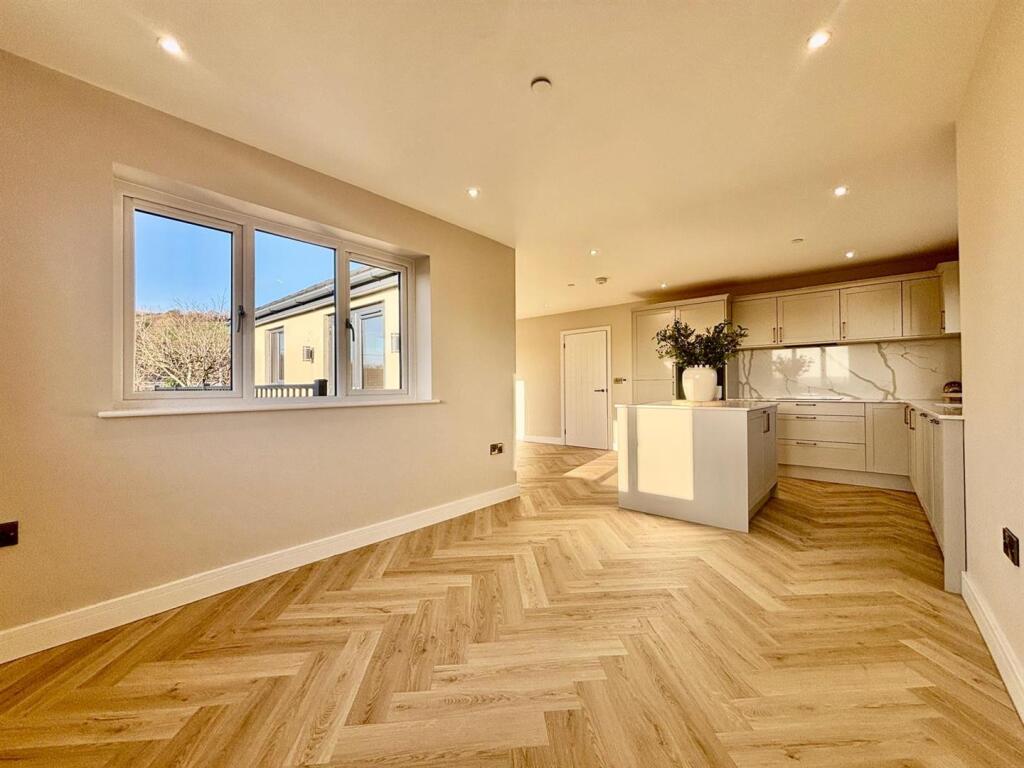 WhatsApp Image 2025-12-22 at 08.21.49 (24).jpeg