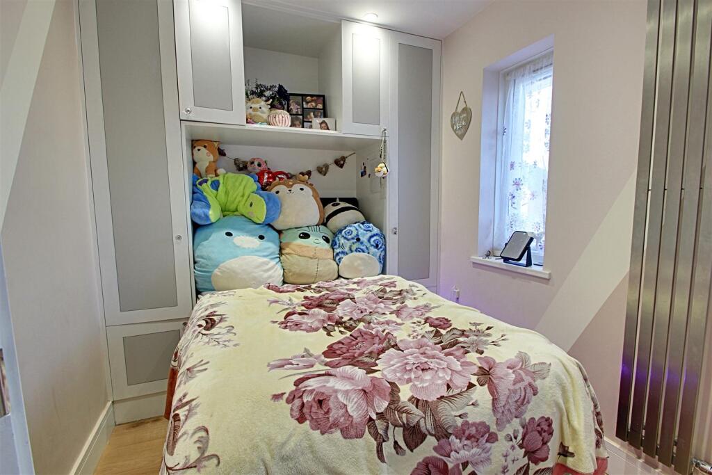 Bedroom 5.jpg