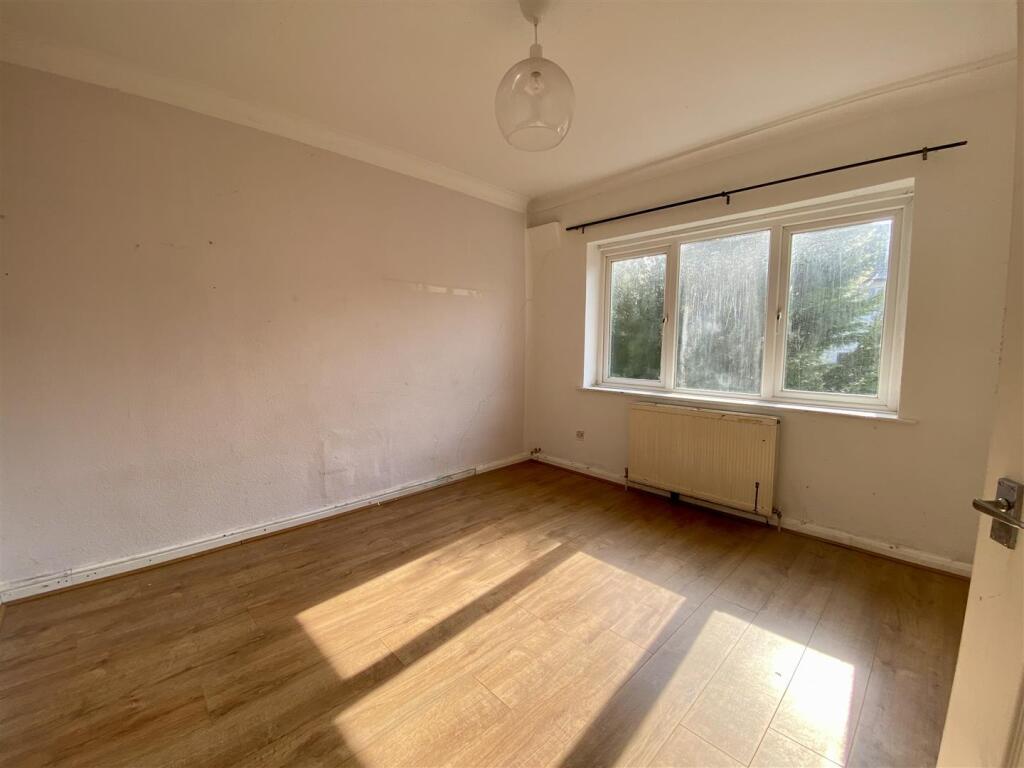 41 Otterburn Gardens Bed 2.jpg