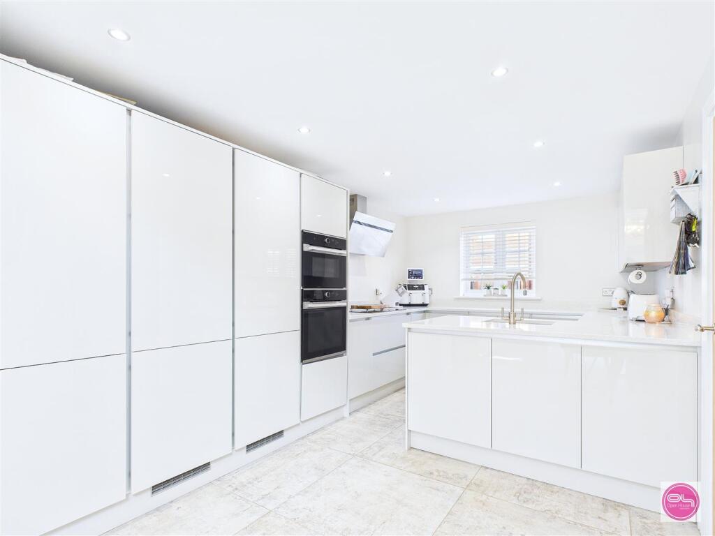 Cranfield Avenue, Church Gresley (7).jpg