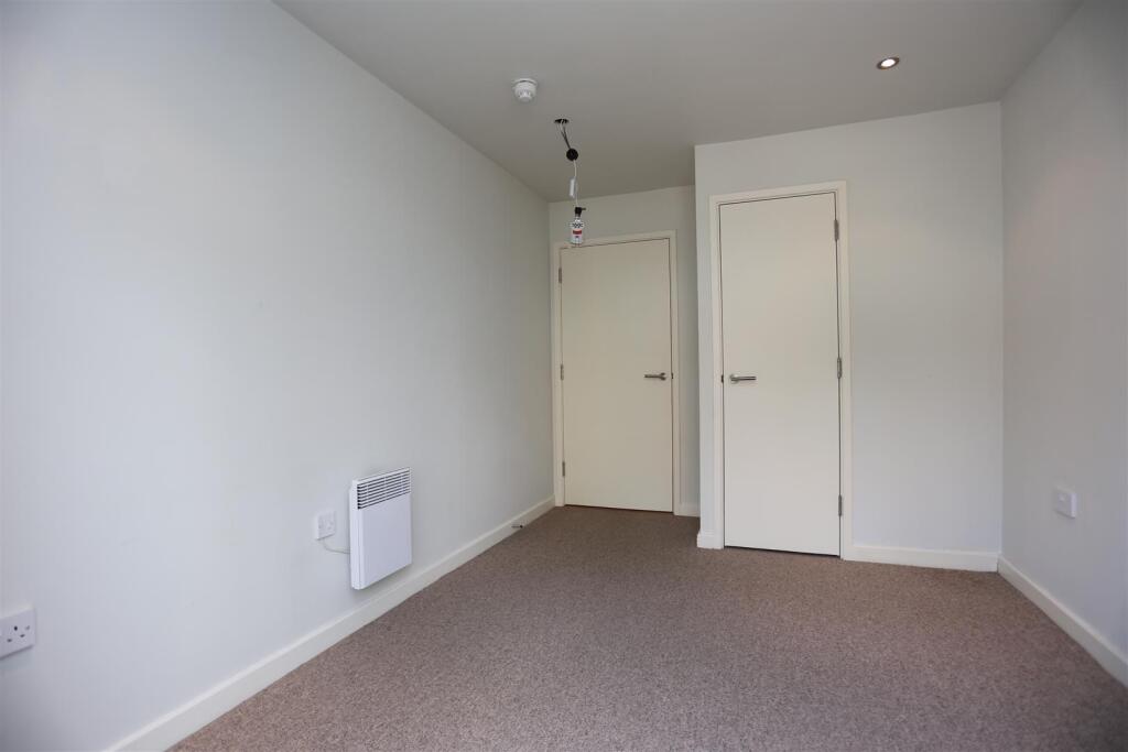 7, 13 Albion Street Bed 2 (1).JPG