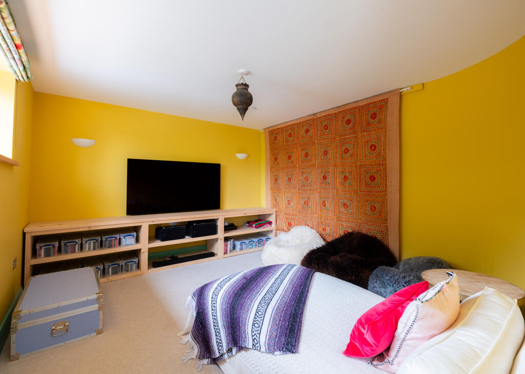 67dacd97d5659_Restor-32