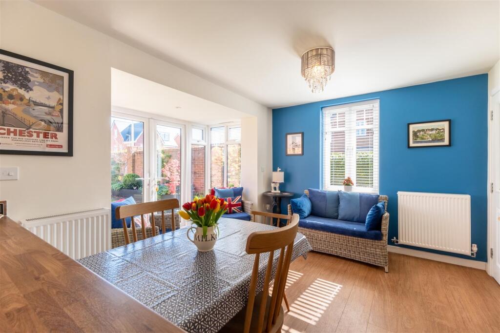 3 Tiverton Way-009.jpg