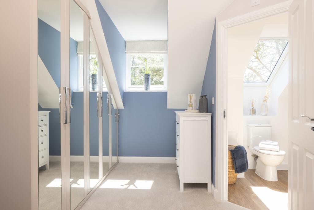Dressing area in a 3 bed Norbury