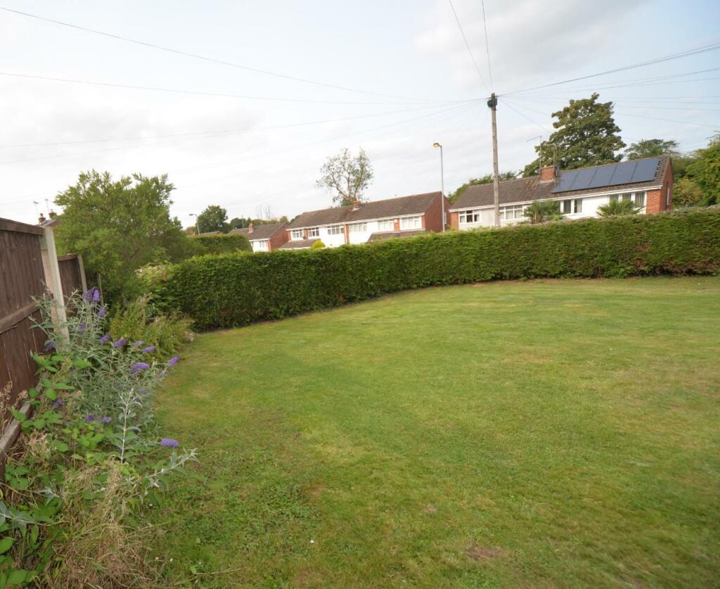 SIDE GARDEN 1.jpg