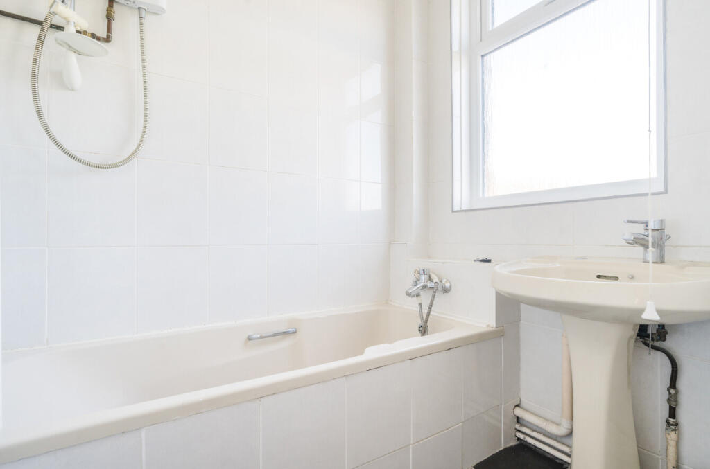 1318724-16-687976...