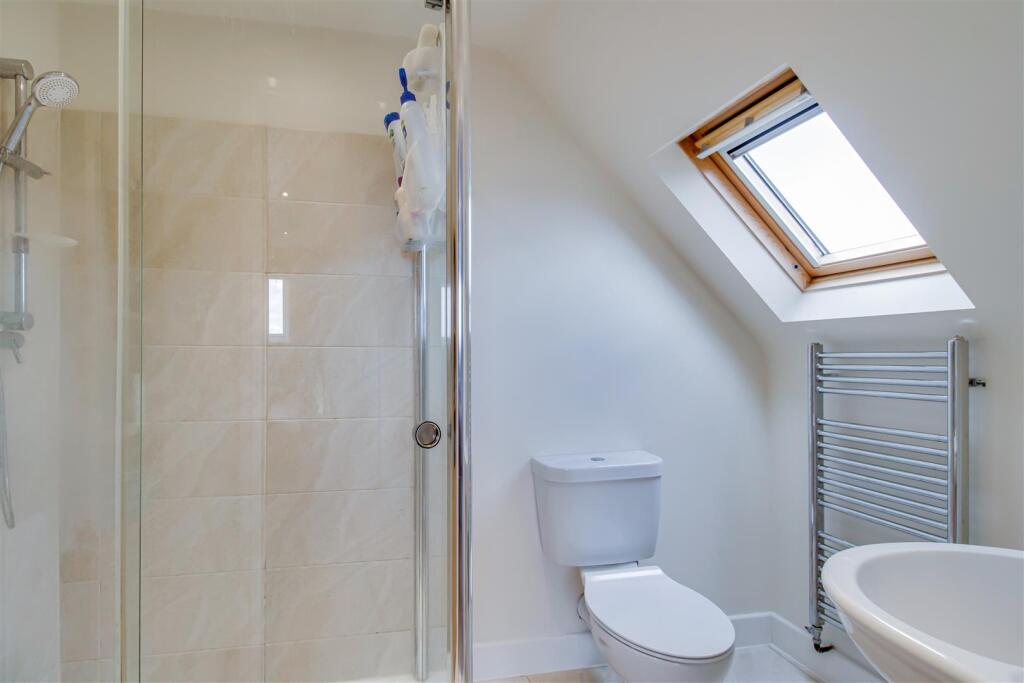 EN SUITE SHOWER ROOM