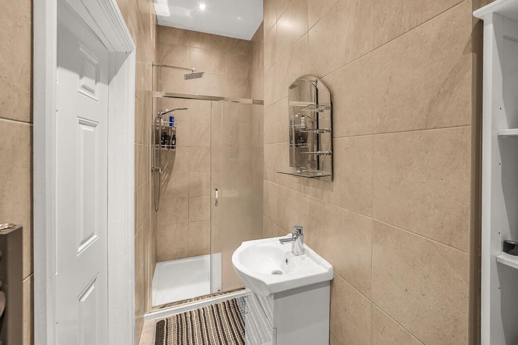 En-Suite to Master Bedroom