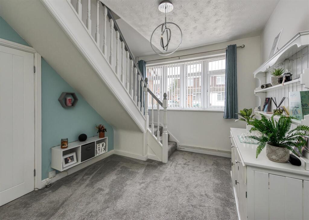 3 Chapel Close-Living Room (4).jpg