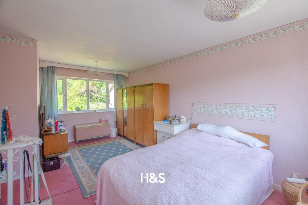 12 Walcott Green - Bedroom 1.jpg