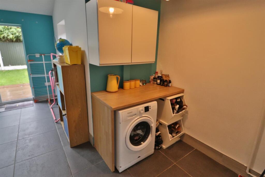 DINING/FAMILY/UTILITY AREA