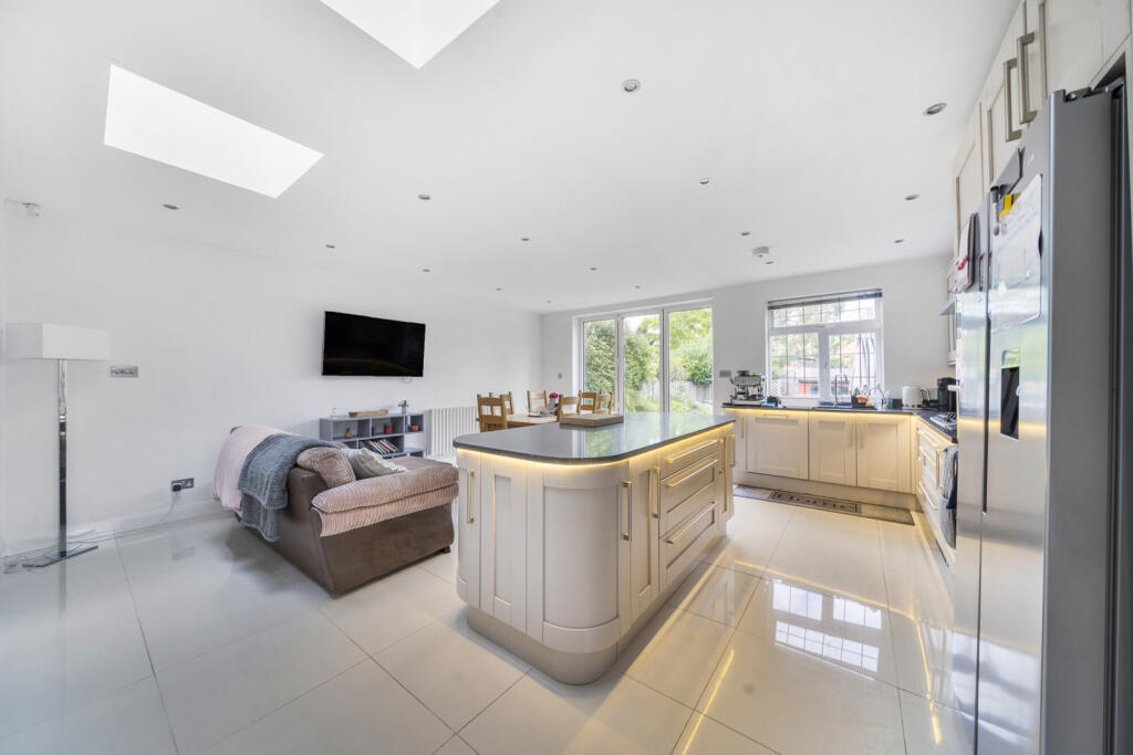 1320276-7-686c05d...