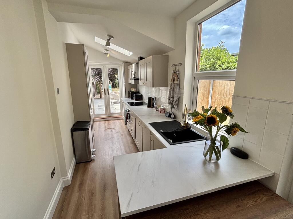 BREAKFAST/KITCHEN