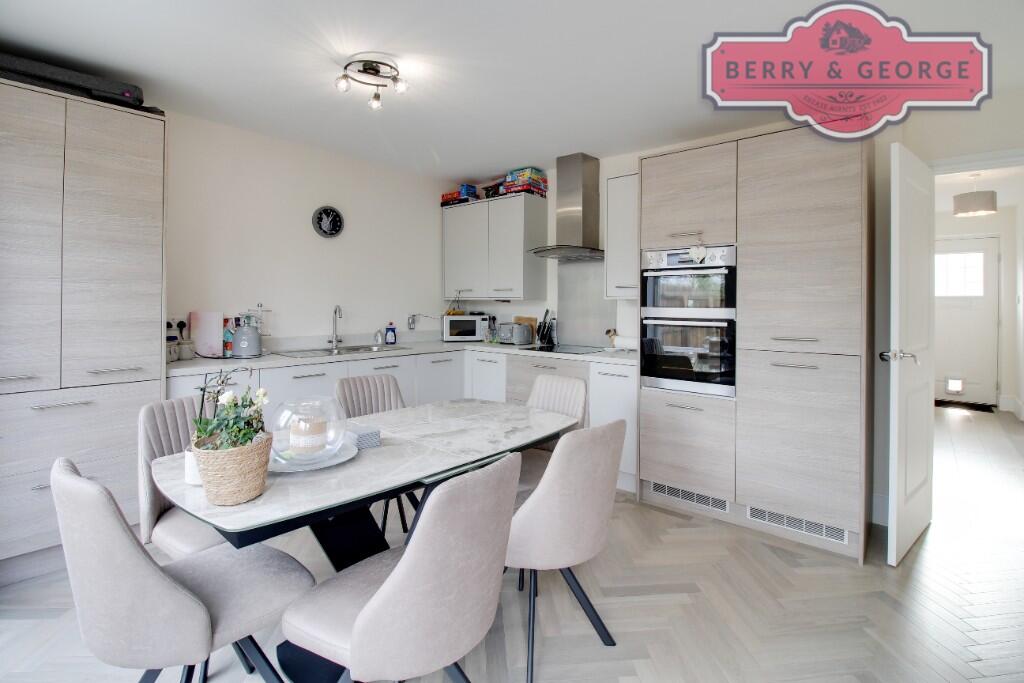 KITCHEN / DINER