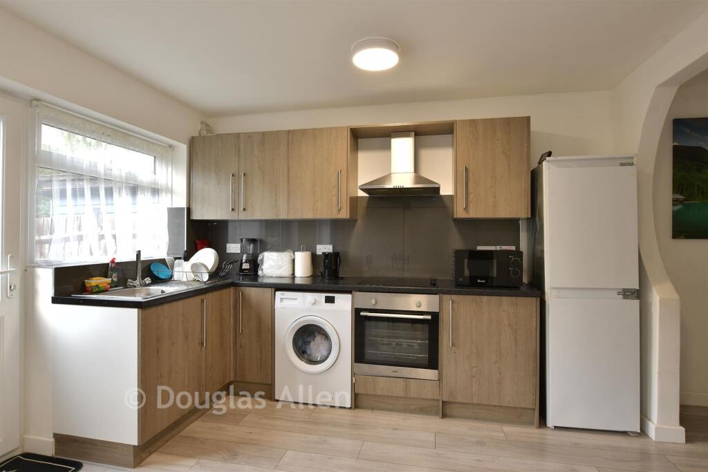 Kitchen/Breakfast Area