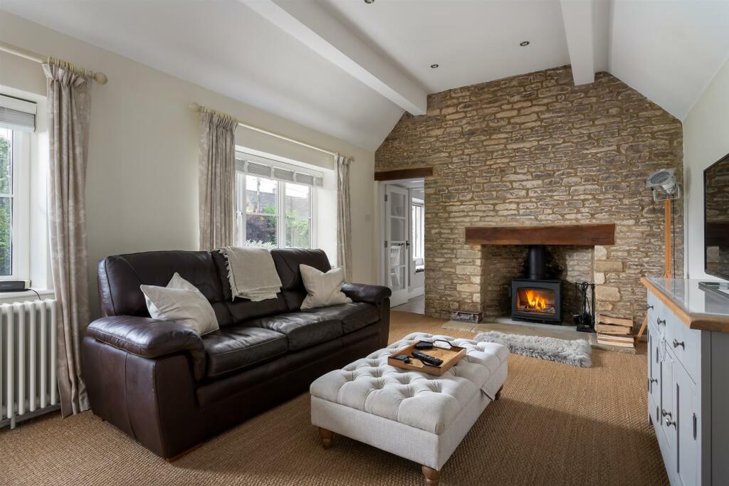 15 - 3 Itlay - GL7 7HZ - Web.jpg