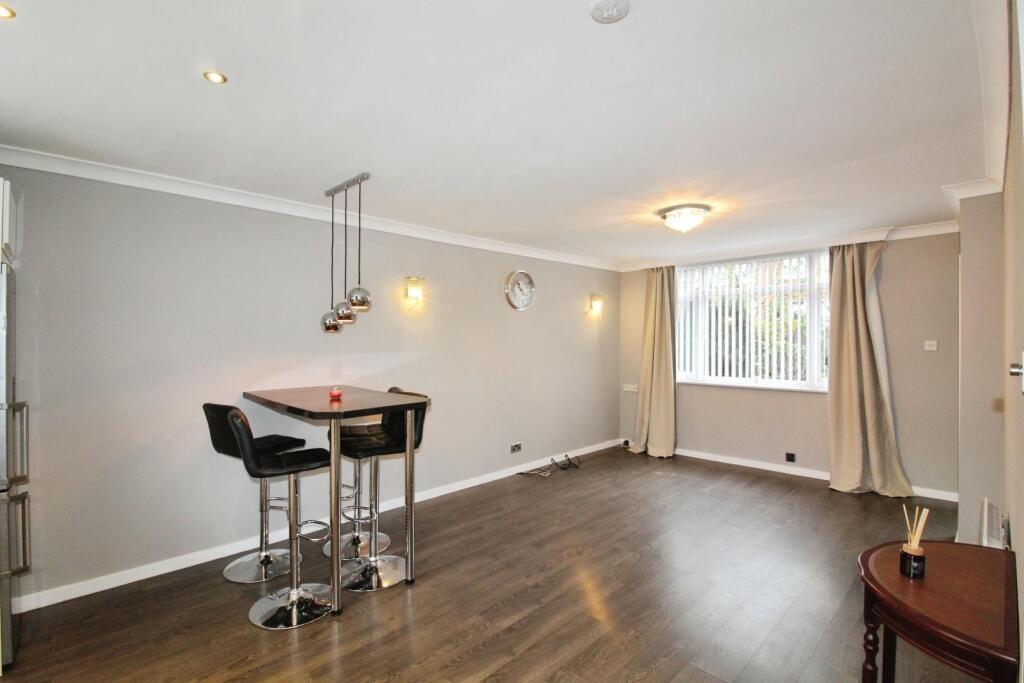 OPEN-PLAN LIVING