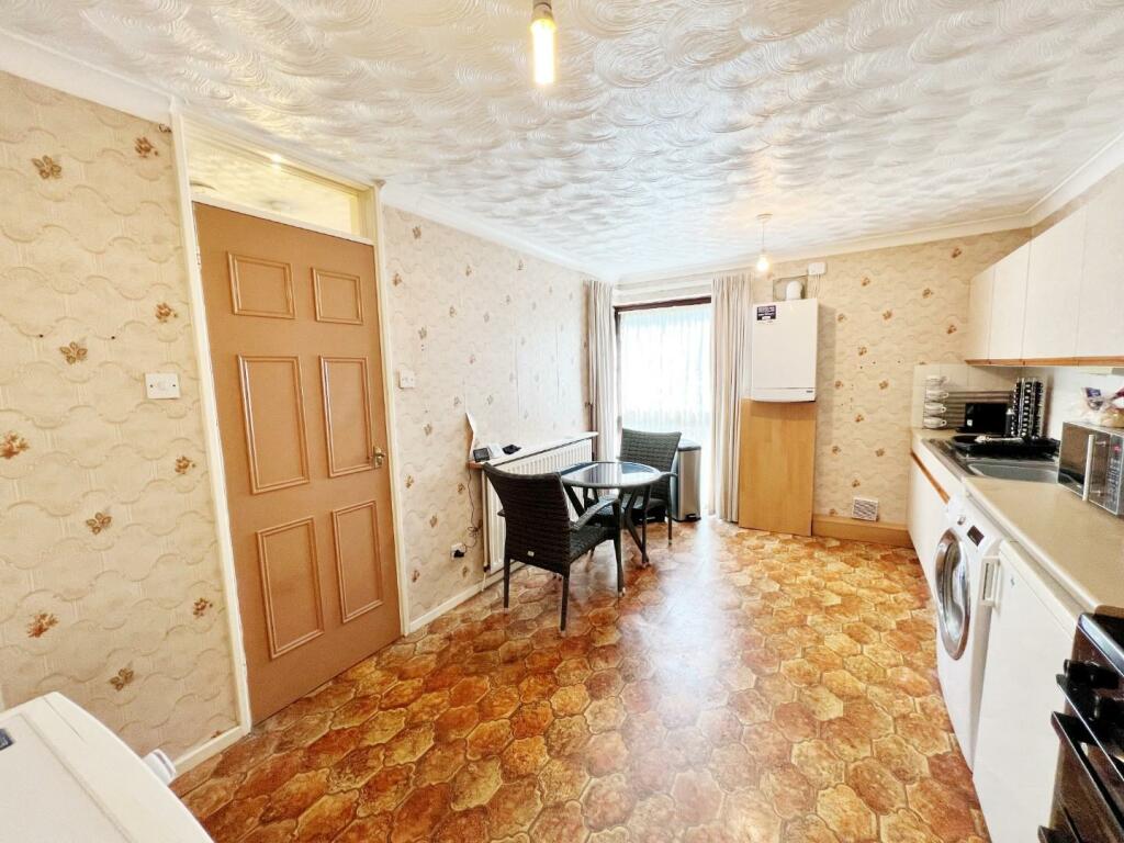 Kitchen pic 2.jpg