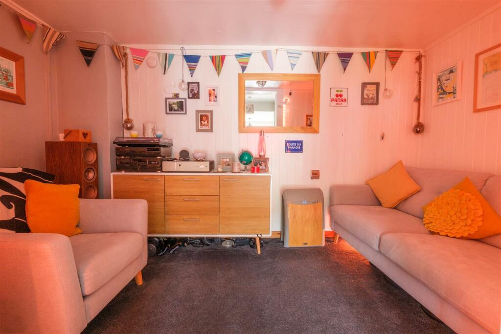 Parry Parrys Place-106.jpg