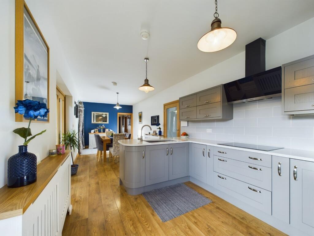 Kitchen/Dining Area