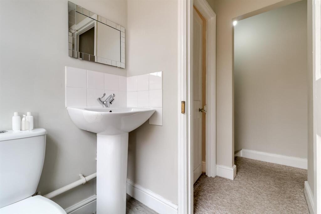 Bathroom (3).jpg