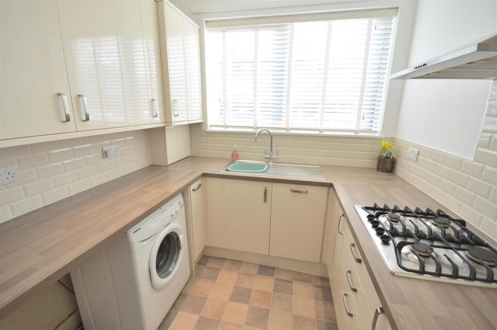 Kitchen (Main)