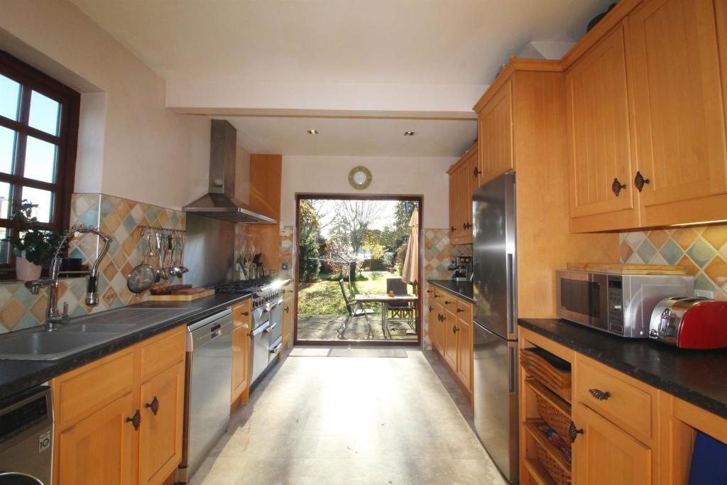 Kitchen NEW.jpg