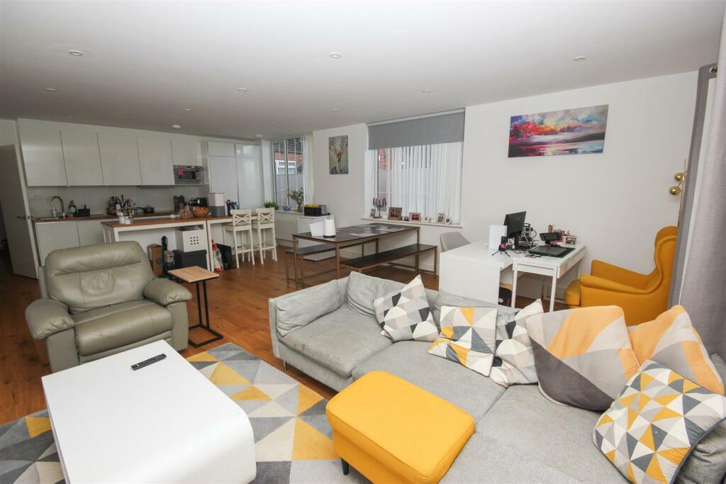 lounge a.jpg
