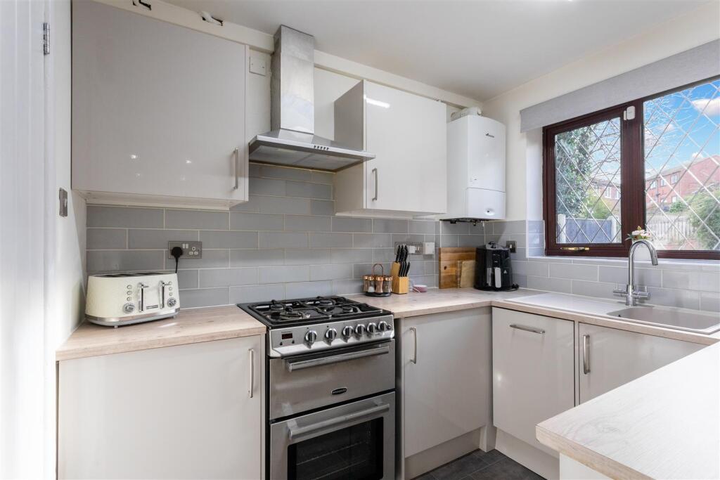 1 Redcar Close, Gedling, NG4 4EW-0011-Kitchen.jpg