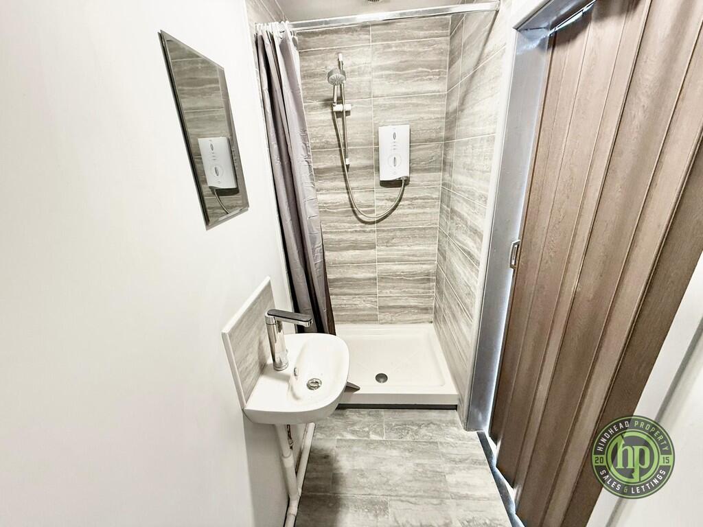 Room 3 shower 