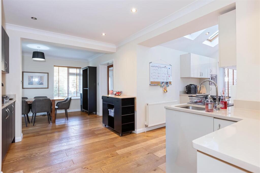 Cowdray Drive_17.jpg