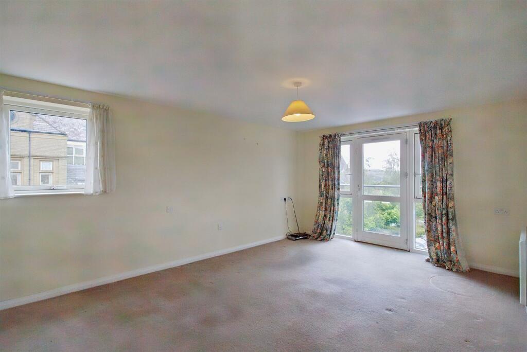8561013-interior11-800.JPG