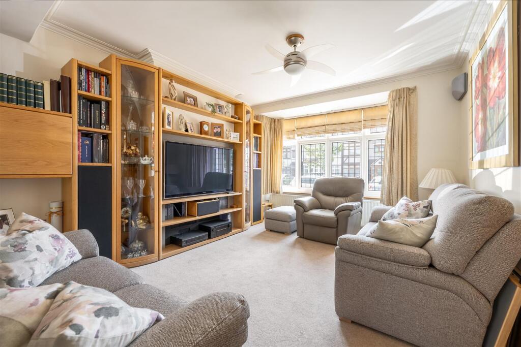 Cherrydown Avenue, E4