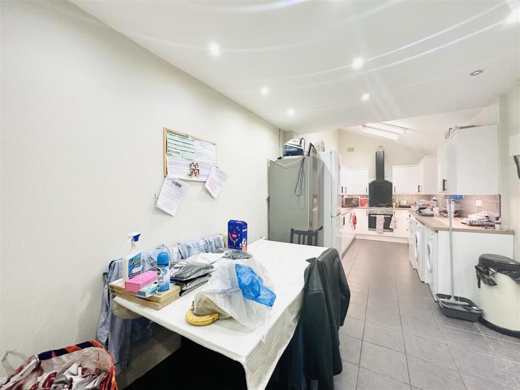Dining/Kitchen Area