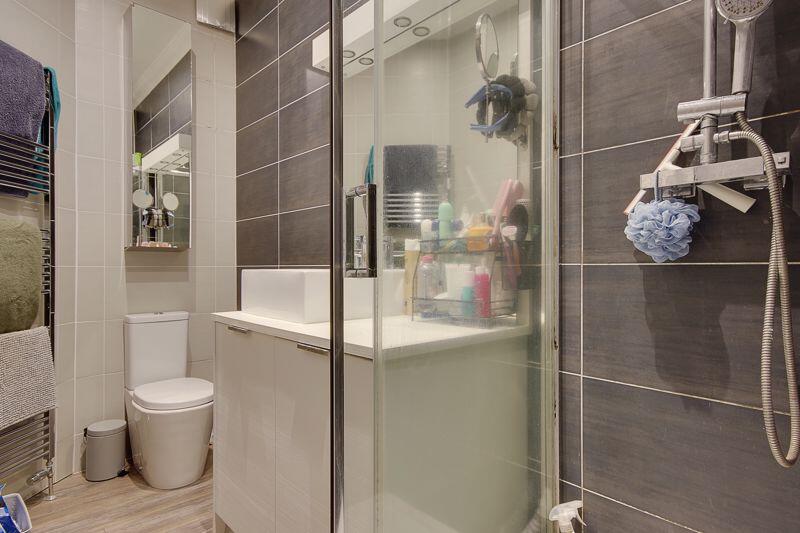 Bedroom One (En-Suite)