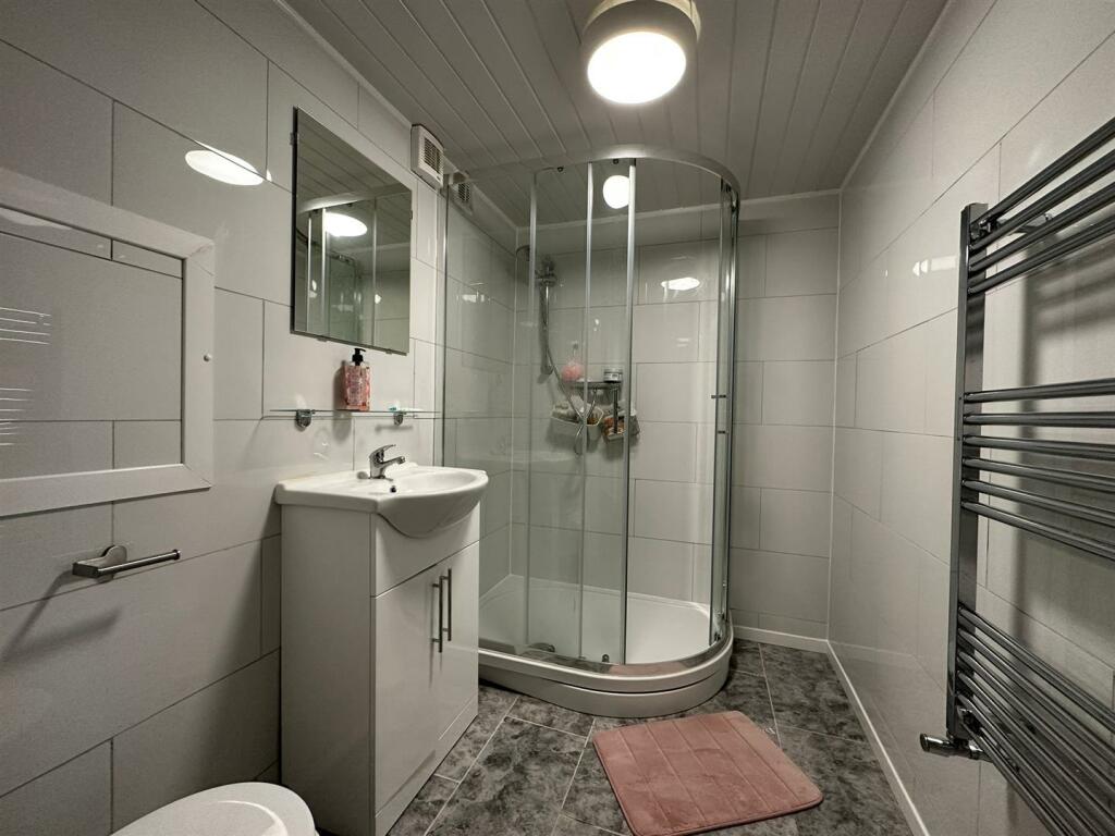 56BRN bathroom (4).jpg
