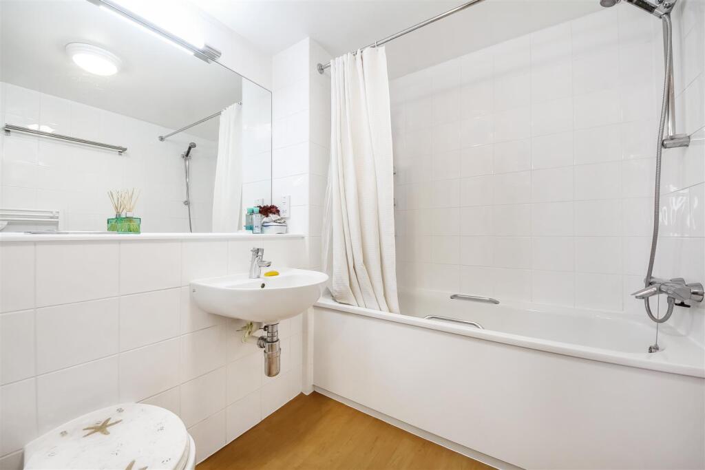 Bathroom combined W.C