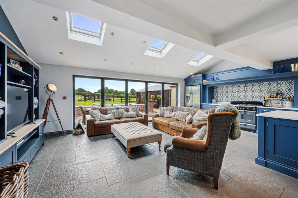 Kitchen/breakfast/sitting/dining room