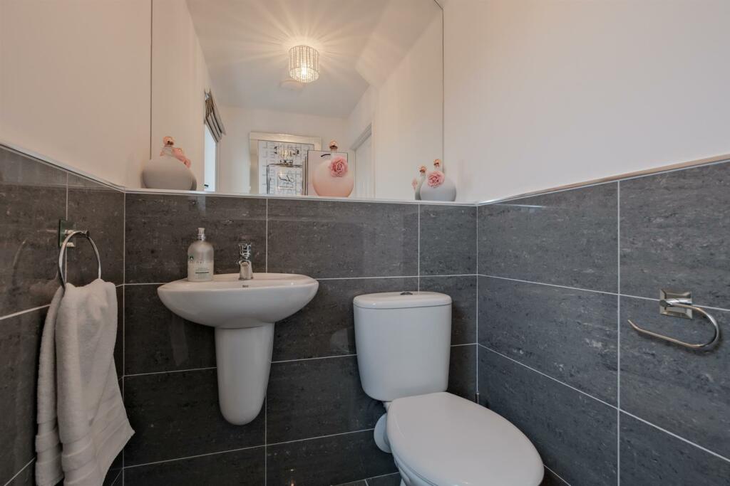 016-3 Burnhead Gardens Carluke ML8 4QL.jpg