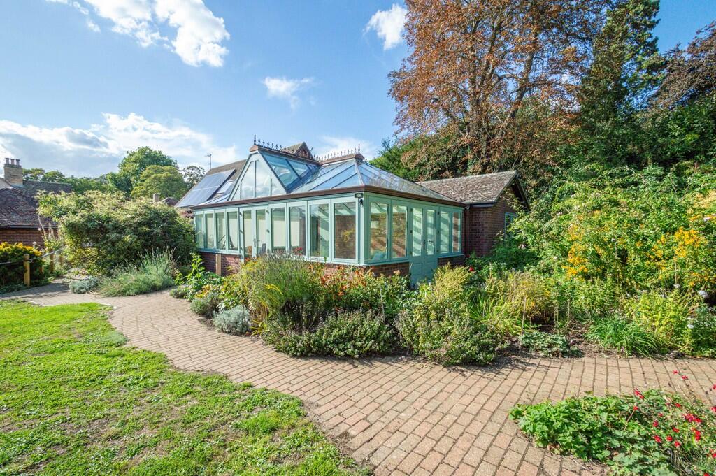 9a Chapel Street-...