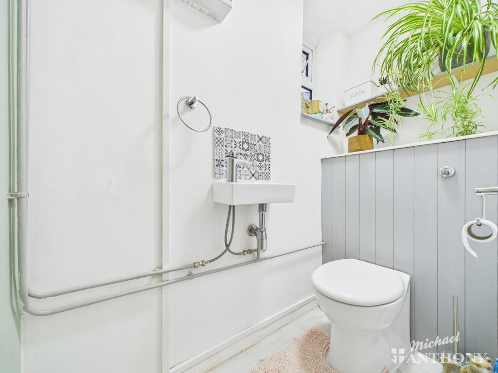 CAM02773G0-PR0270-STILL012